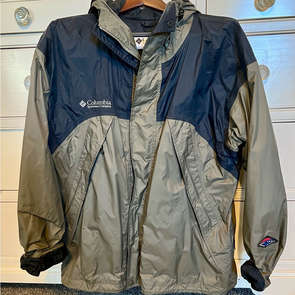 Columbia Men’s Black and Beige/Green Outdoor Windbreaker /Rain Jacket